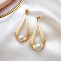 Elegant crystal earrings with stylish round pearls