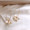 Glamorous earrings with fine pearls and sparkling crystals