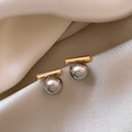 Charming gold earrings with dark pearls
