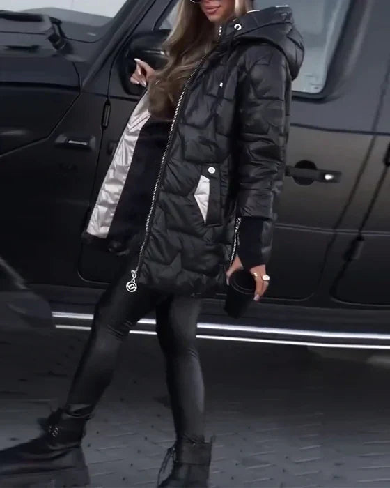 Lässig padded jacket with bold color blocking, practical drawstring, and comfortable zipper