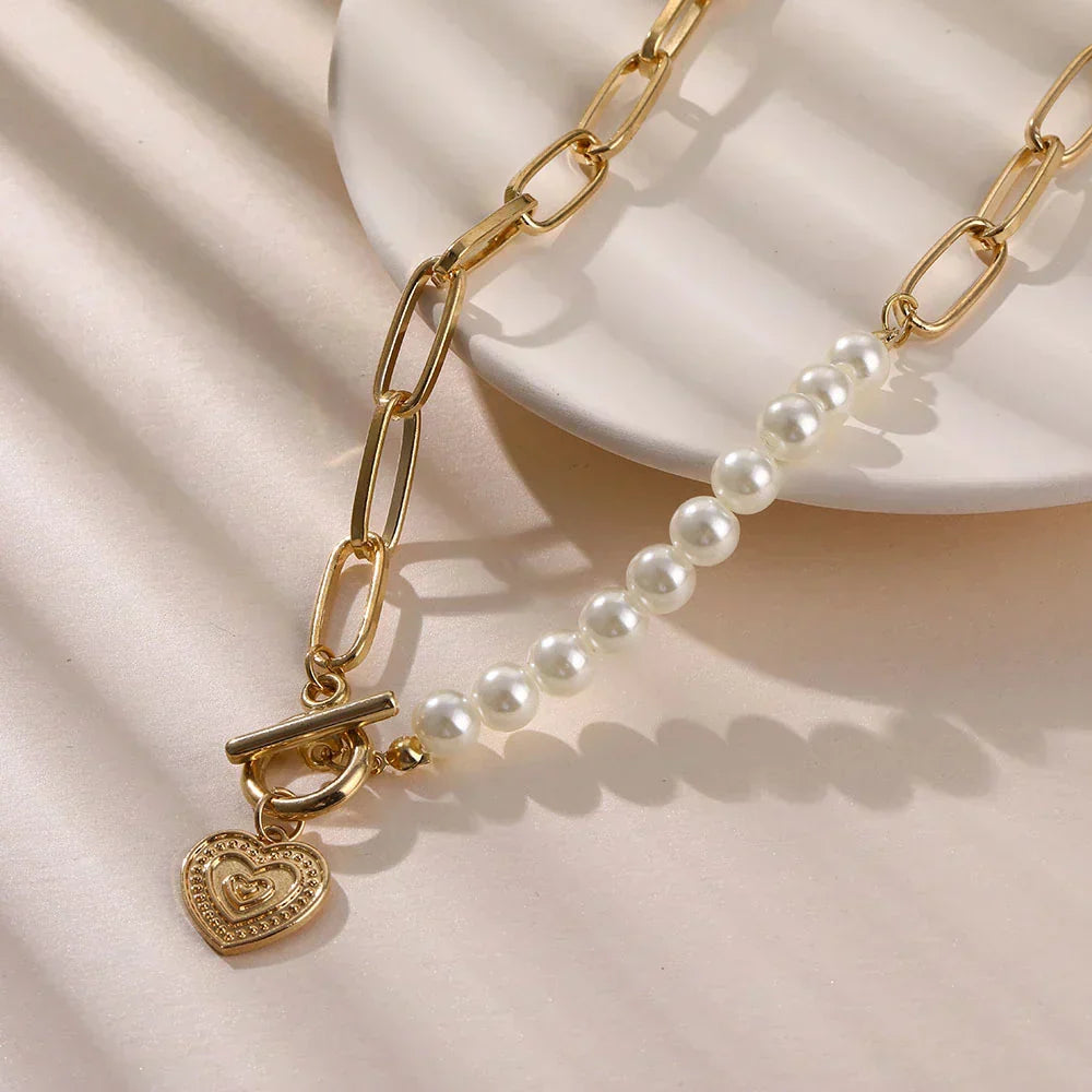 Elegant Heart Pendant with Pearls in Noble Gold Design