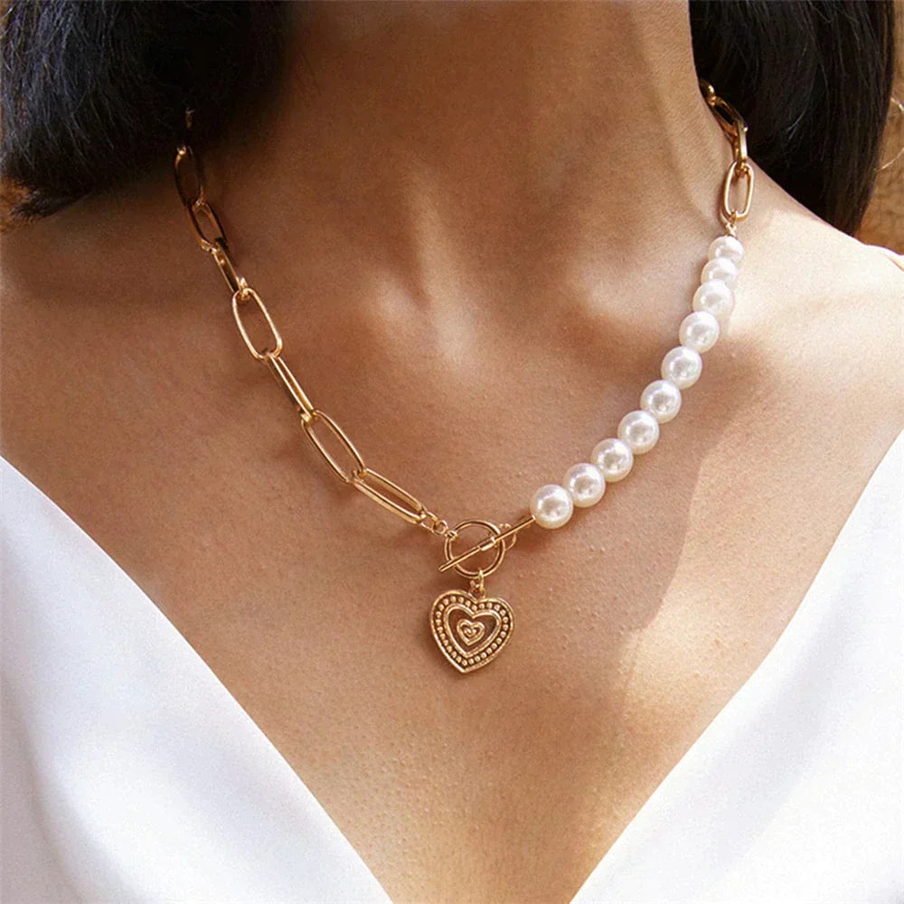Elegant Heart Pendant with Pearls in Noble Gold Design