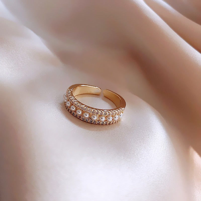 Elegant gold ring with noble pearl accents