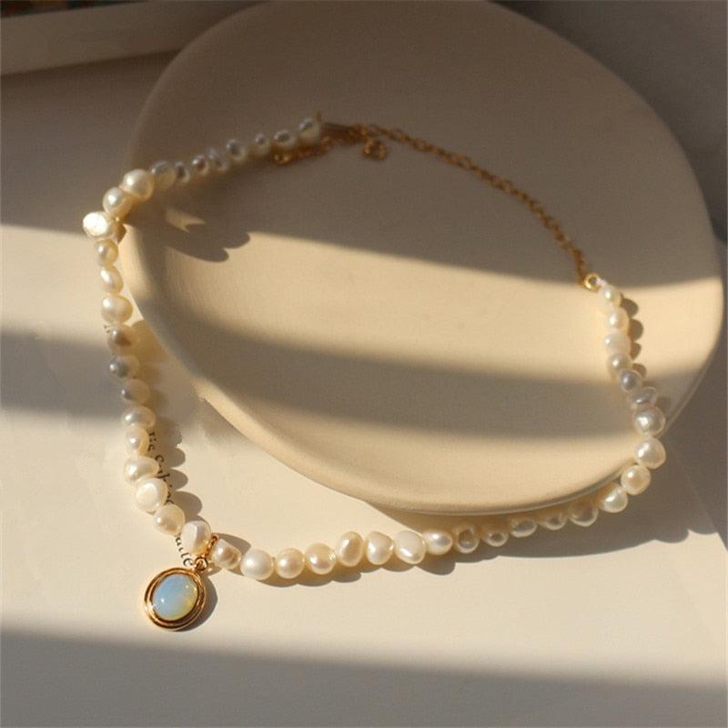 Elegant pendant with moonstone beads