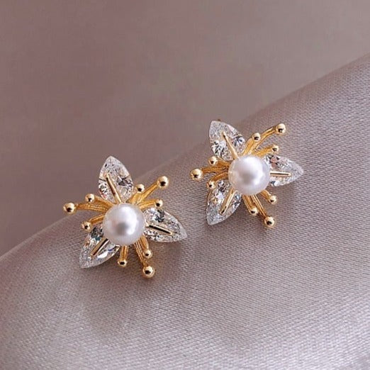 Sparkling flower earrings made of high-quality crystal and elegant pearls