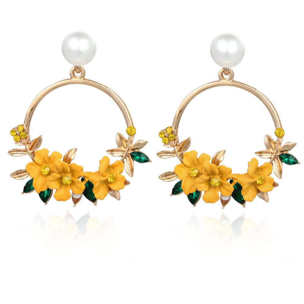 Elegant gold earrings with floral and pearl design