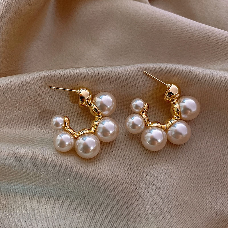 Stylish pearl earrings for a touch of elegance