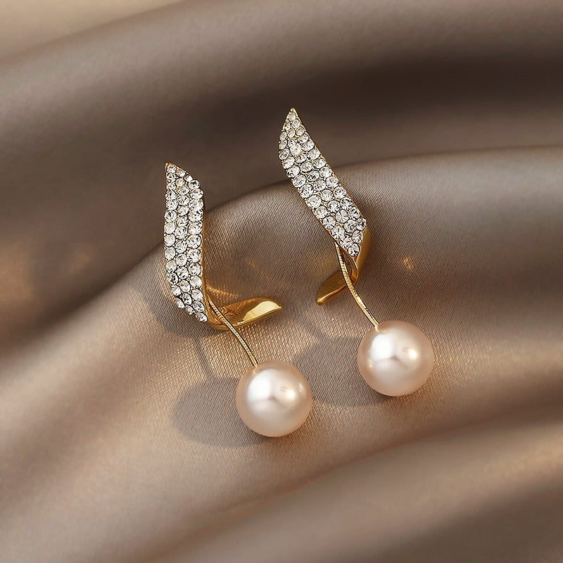 Elegant Gold Pearl Earrings for Radiant Glamour