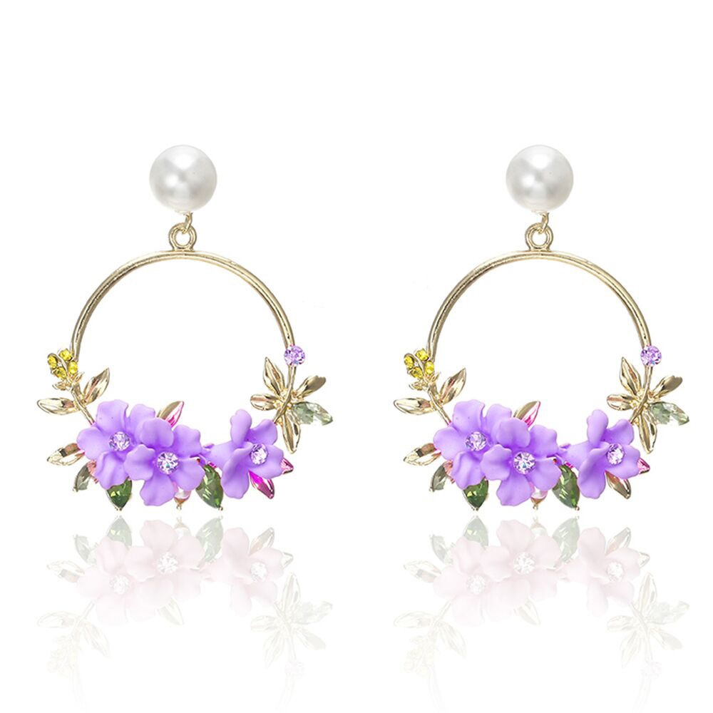 Elegant gold earrings with floral and pearl design