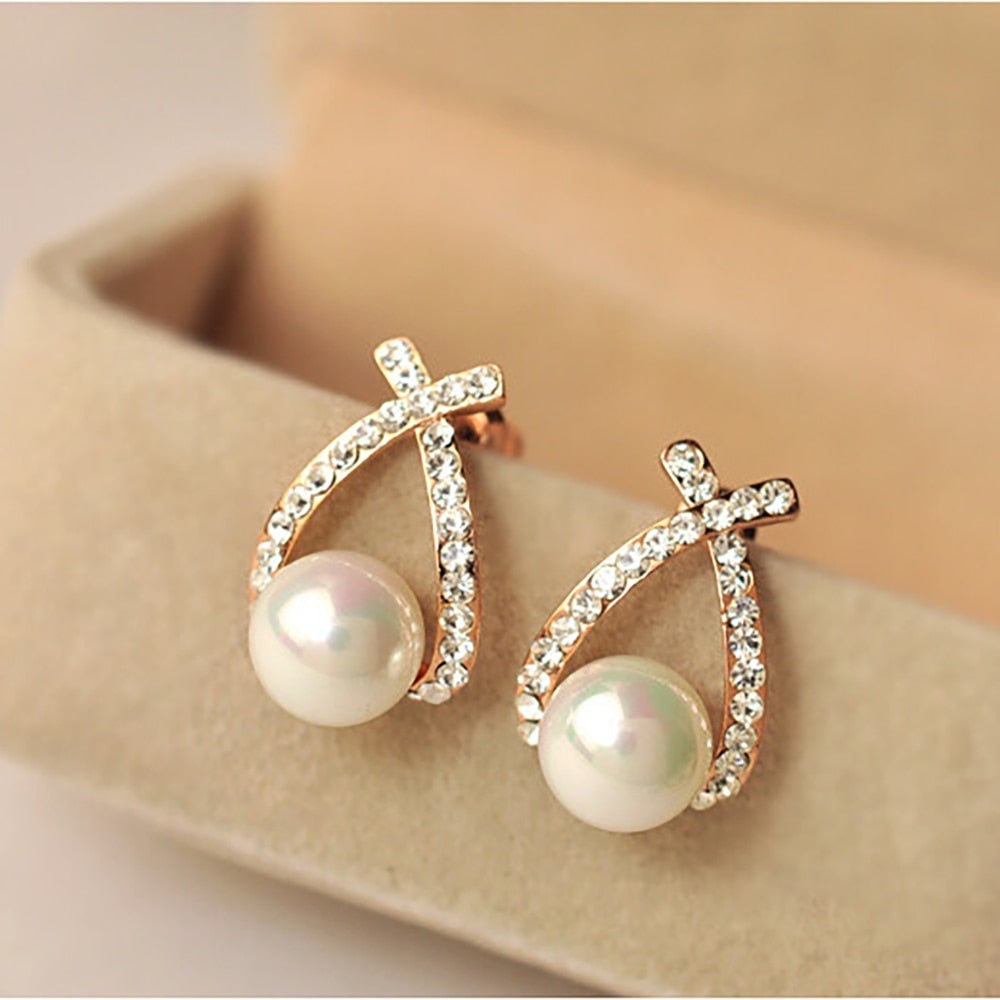 Sparkling Pearl Earrings for a Glittering Appearance