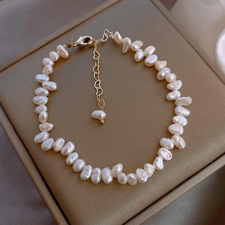 Elegant Céline Pearl Bracelet for a Touch of Luxury