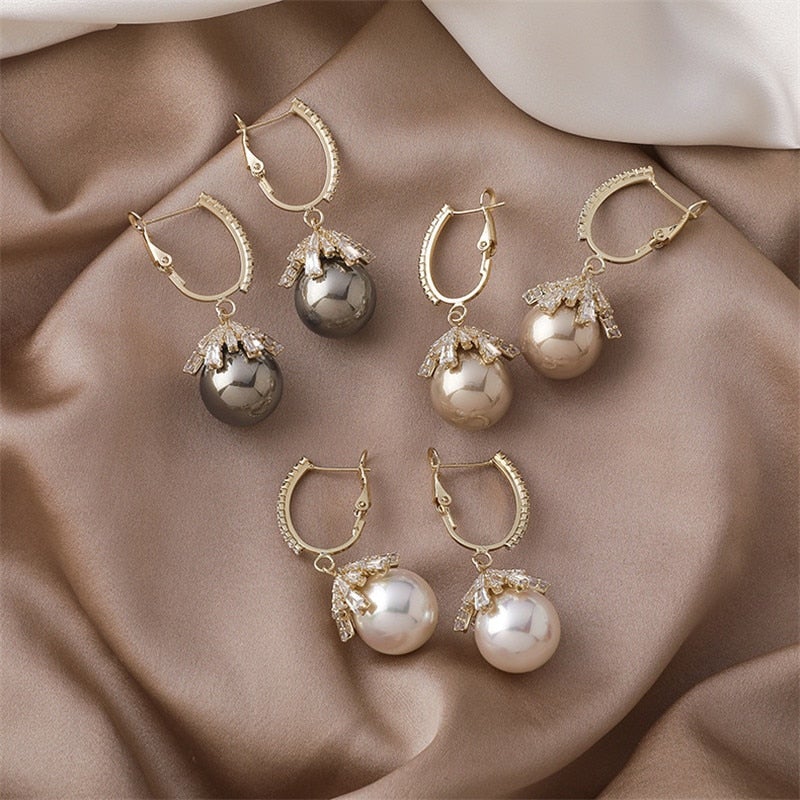 Elegant Malia Pearl Earrings – A Sparkling Statement for Any Occasion