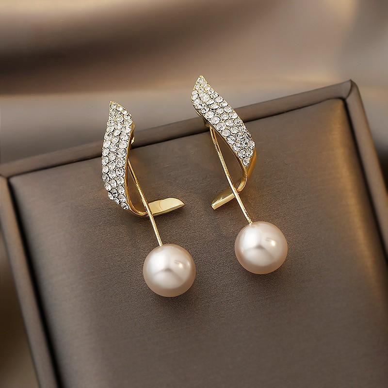 Elegant Gold Pearl Earrings for Radiant Glamour