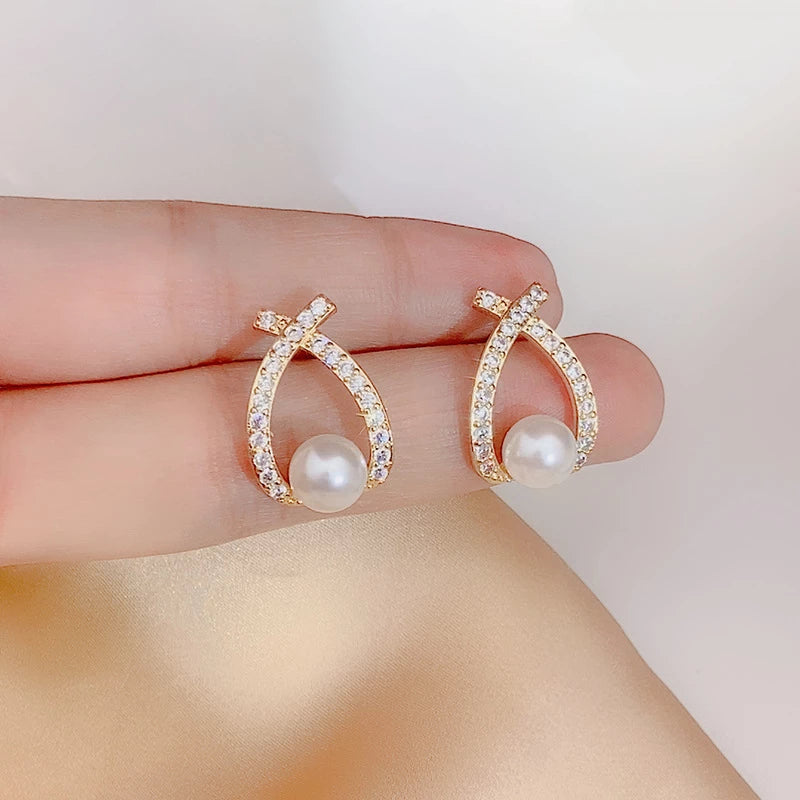 Sparkling Pearl Earrings for a Glittering Appearance