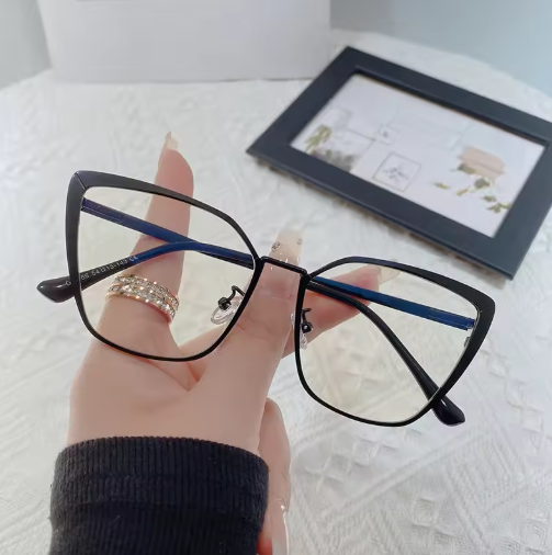 Retro cat-eye glasses