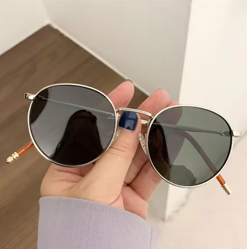 Retro vibe women’s browline glasses
