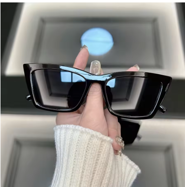 Fashionable cat eye retro sunglasses