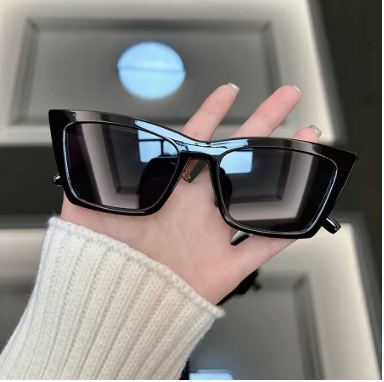 Fashionable cat eye retro sunglasses
