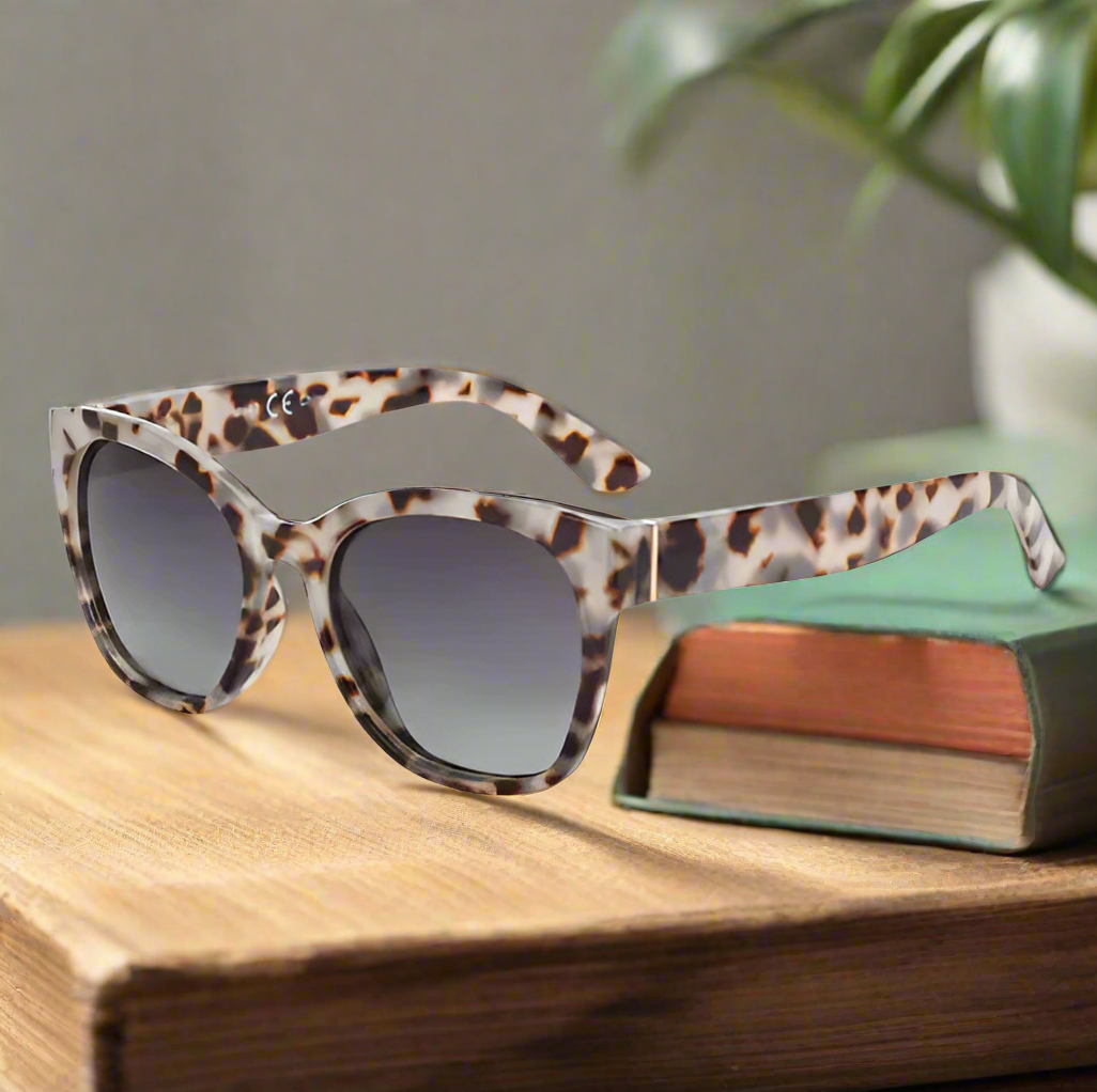 Fashionable original sunglasses with thick butterfly frame
