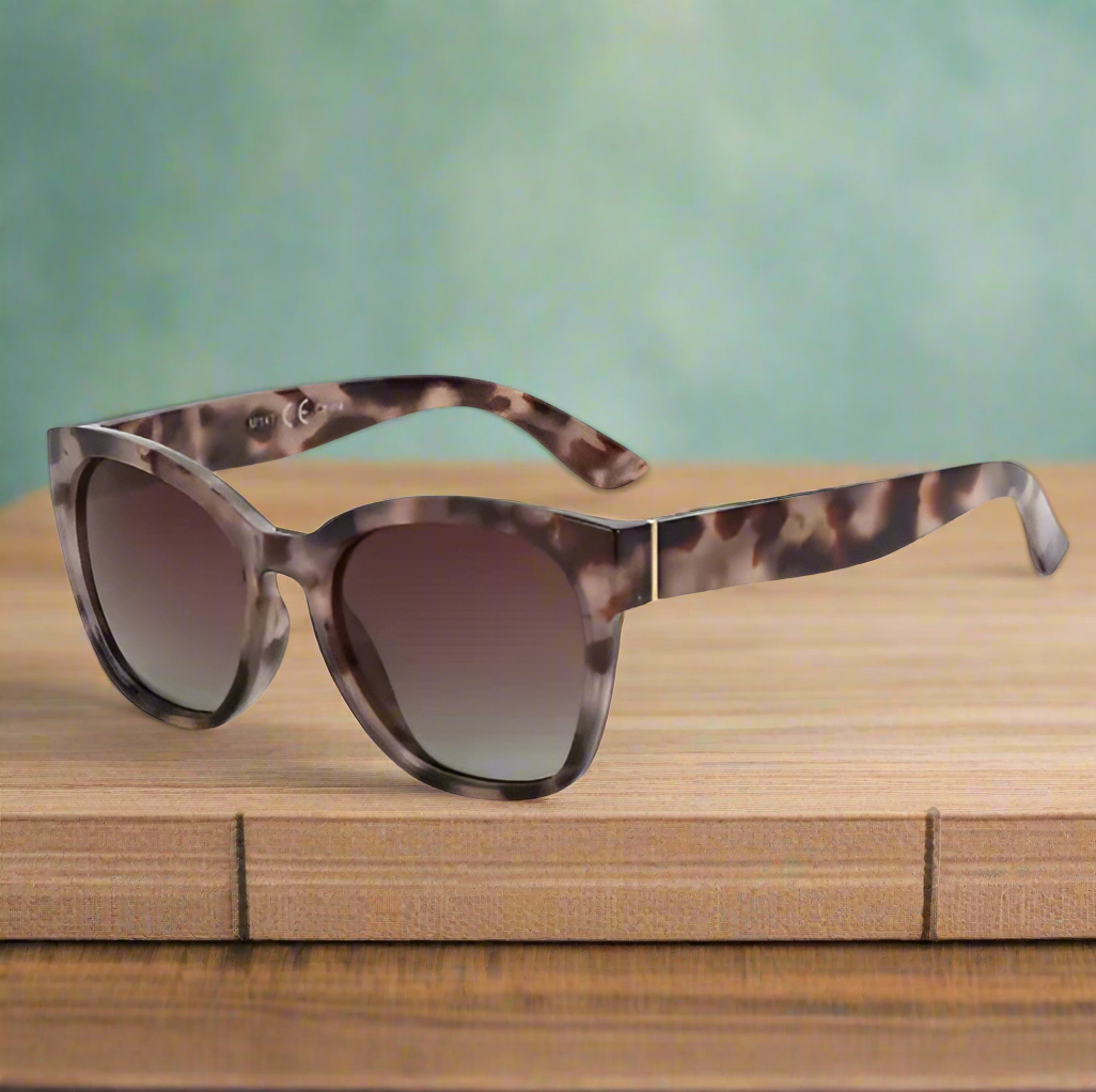 Fashionable original sunglasses with thick butterfly frame