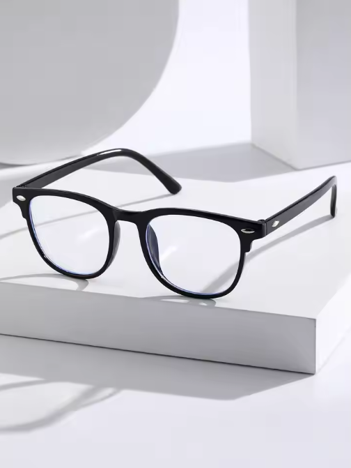 Oval parisian-style glasses
