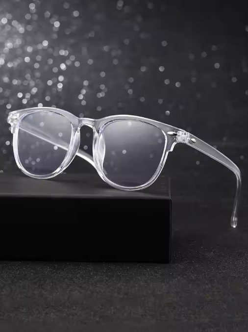 Oval parisian-style glasses