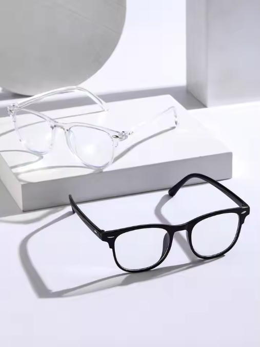 Oval parisian-style glasses