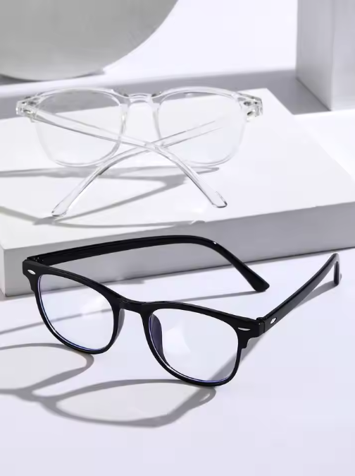 Oval parisian-style glasses