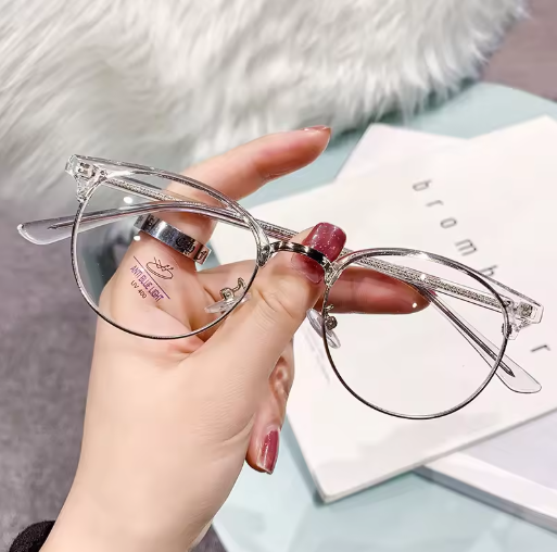 Multifocal reading glasses for women
