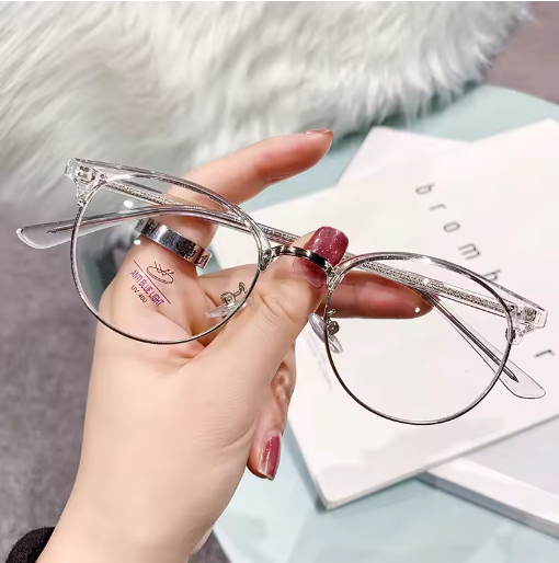 Multifocal reading glasses for women