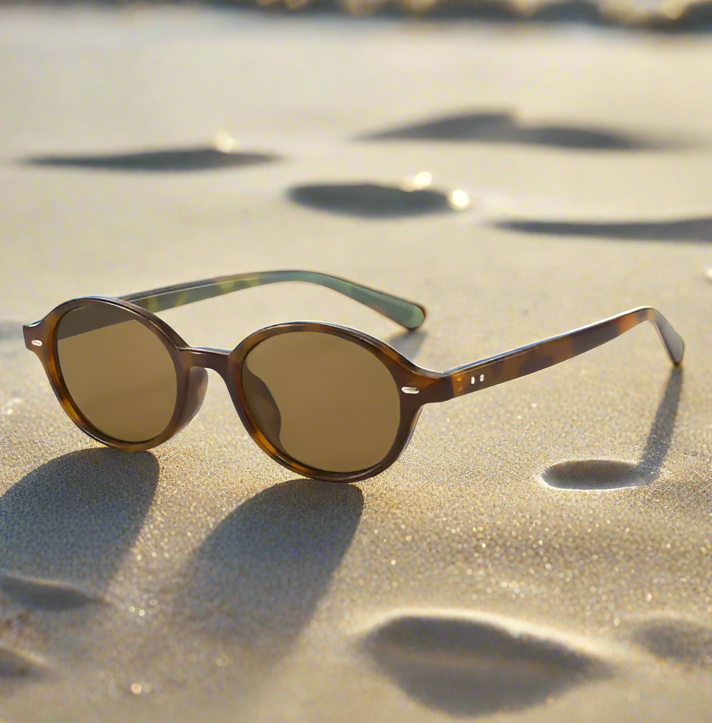 Small vintage sunglasses for women - oval shape & luxury style