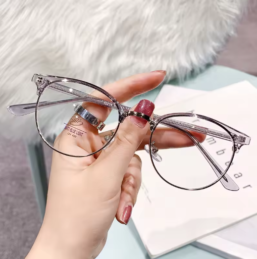 Multifocal reading glasses for women