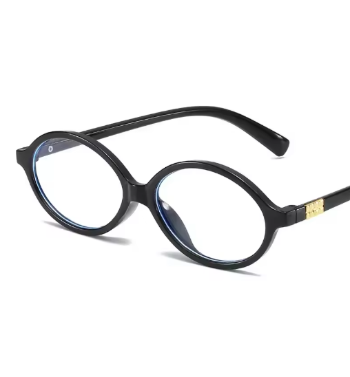 Trendy mini sunglasses for women - oval shape & clear lenses