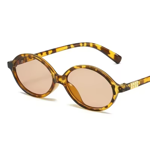 Trendy mini sunglasses for women - oval shape & clear lenses