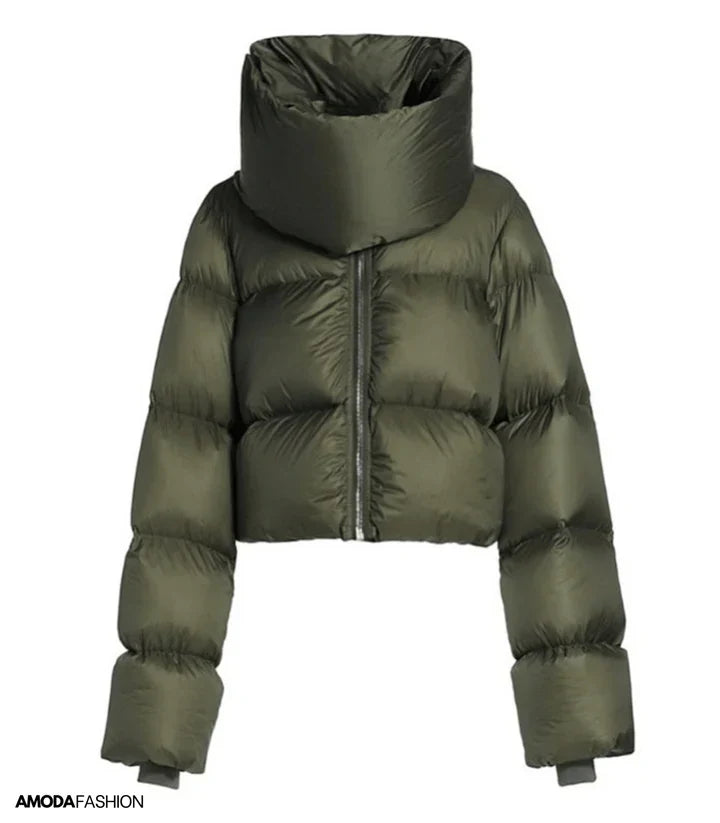 Stylish oversized puffer jacket with a comfortable turtleneck for cold days
