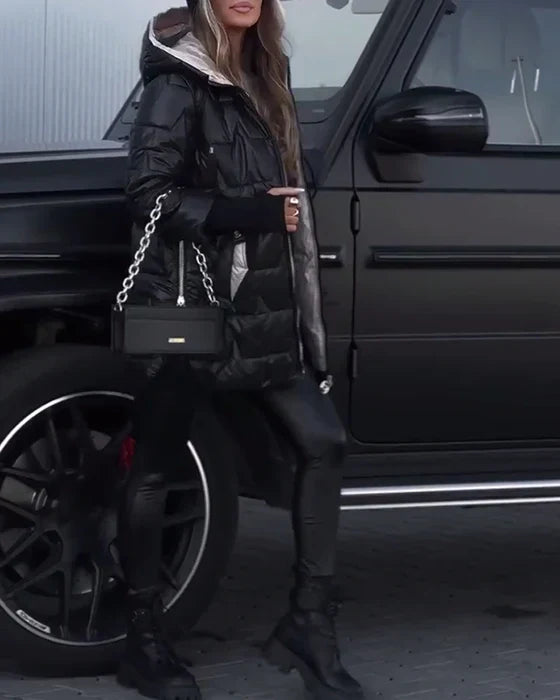 Lässig padded jacket with bold color blocking, practical drawstring, and comfortable zipper