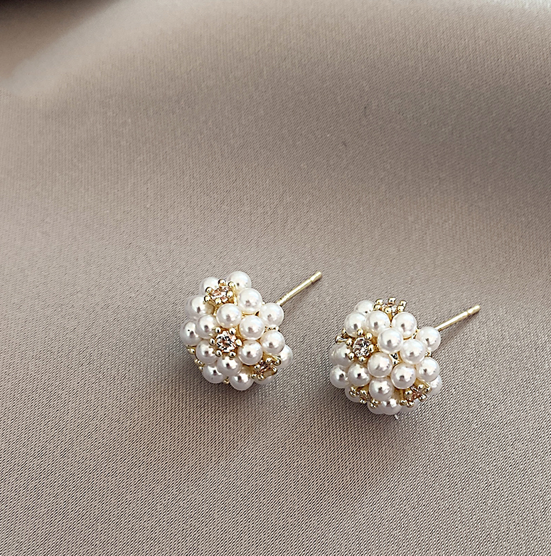 Chic Pearl Earrings for a Touch of Elegance