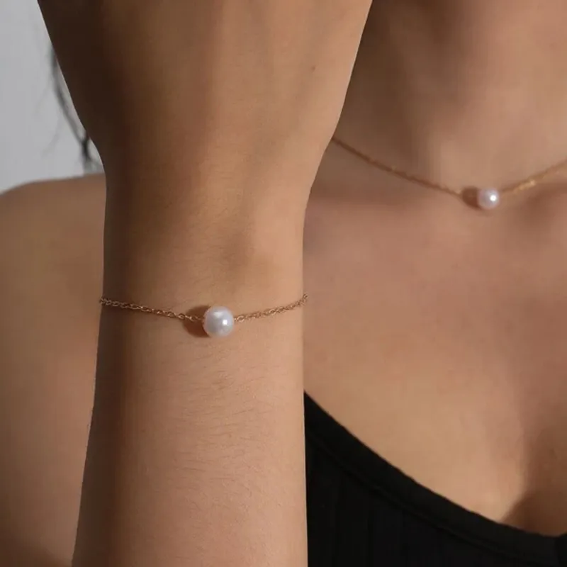 Elegant golden pearl bracelet