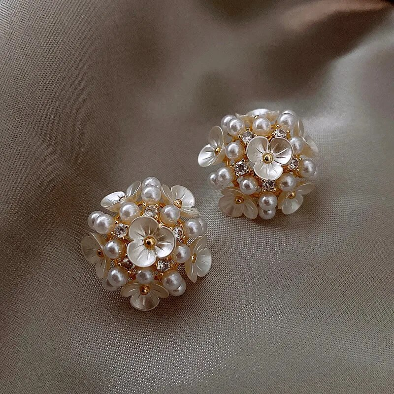 Elegant floral earrings with high-quality pearls
