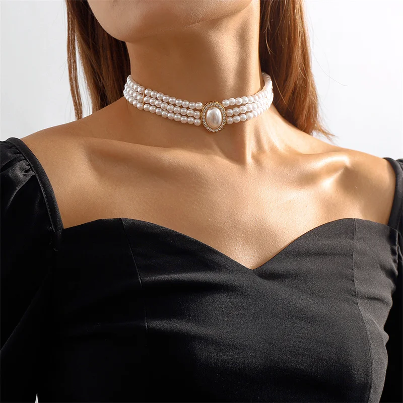 Stylish triple pearl necklace for a touch of elegance
