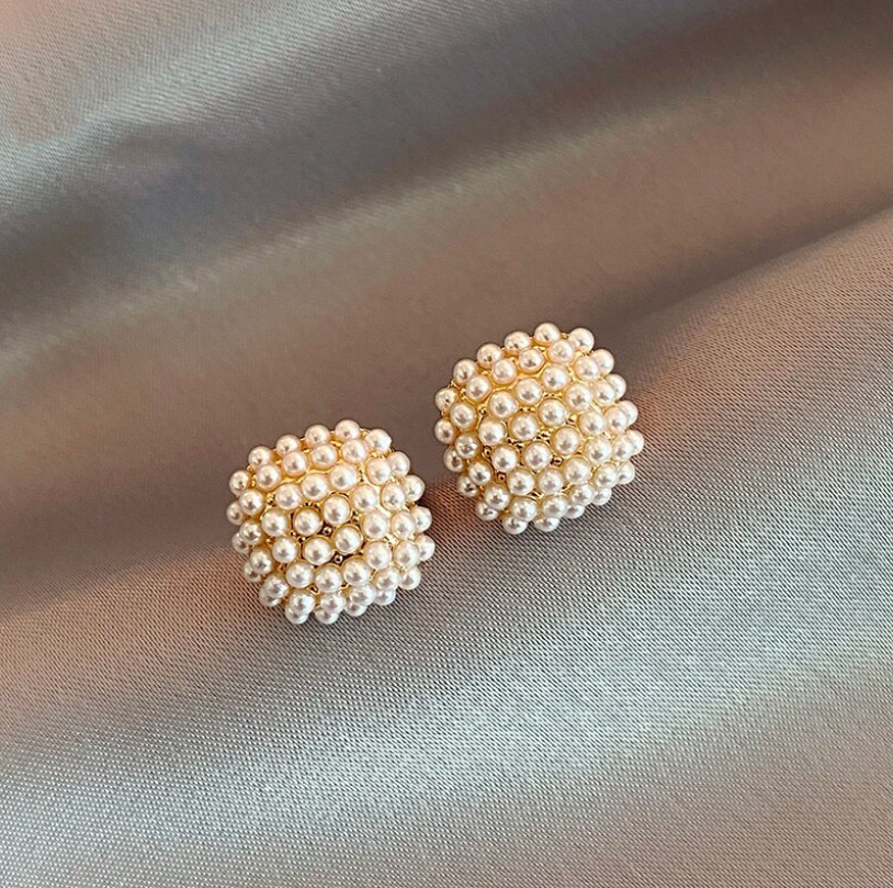 Luxurious Golden Earrings with Exquisite Pearl Accents