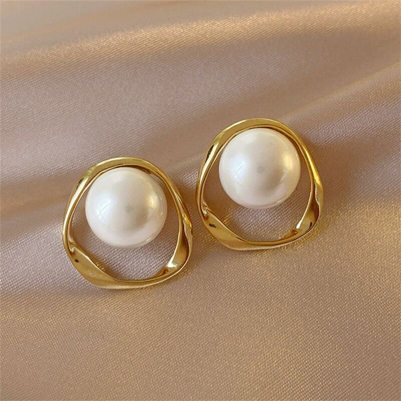 Elegant gold earrings with sparkling pearls